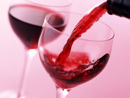 Rượu vang đỏ ngâm hành tây chữa bệnh xương khớp